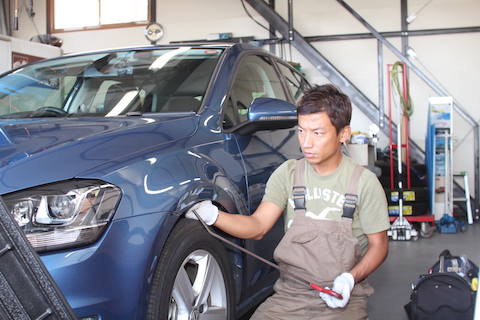 フォルクスワーゲン　ゴルフ　ヘコミ　修理　フェンダー