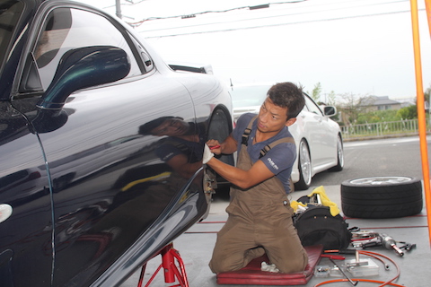 RX-7　ヘコミ　修理　デントリペア　リアクォーター