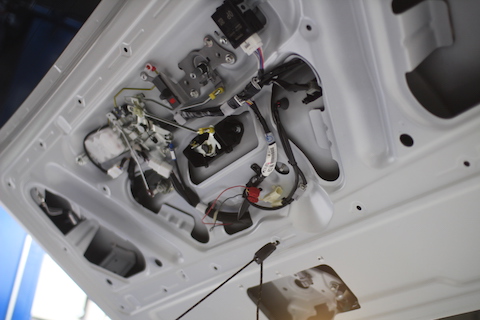 ハイエース　リアゲート　ヘコミ　修理　デントリペア