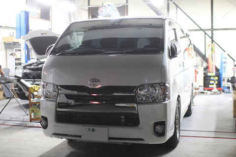 ハイエース　リアゲート　ヘコミ　修理　デントリペア