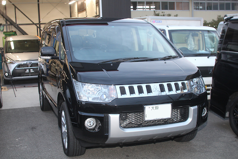 デリカ D5 フロントガラス　飛び石　修理　ウインドリペア