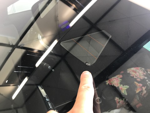 ベンツ　E250　フロントガラス　飛び石　修理　ウインドリペア