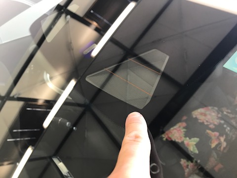 ベンツ　E250　フロントガラス　飛び石　修理　ウインドリペア