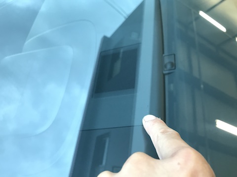 デリカ D5 フロントガラス　飛び石　修理　ウインドリペア