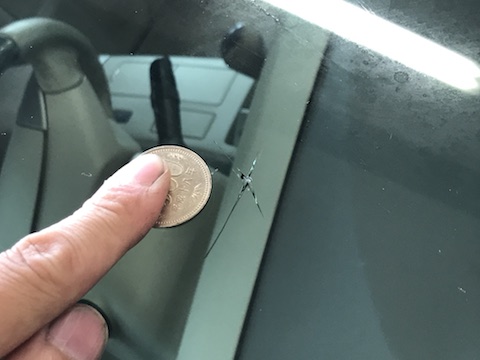 エスティマ　フロントガラス　飛び石　修理　ウインドリペア