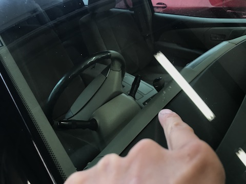 エスティマ　フロントガラス　飛び石　修理　ウインドリペア