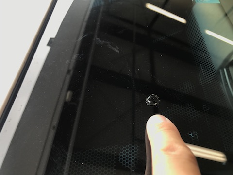 プリウスα　フロントガラス　飛び石　修理　ウインドリペア