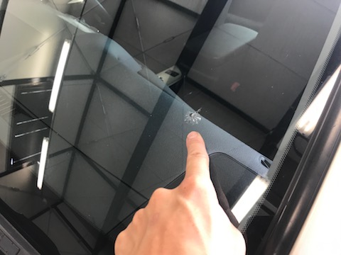 フィット　フロントガラス　飛び石　修理　ウインドリペア