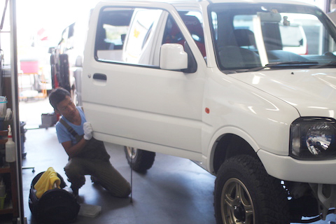 ジムニー　ヘコミ　修理　デントリペア　ドア