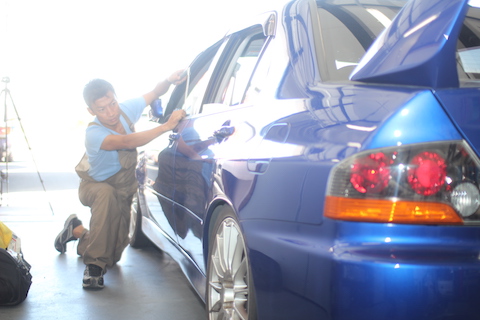 ランサー　ヘコミ　修理　デントリペア　ドア