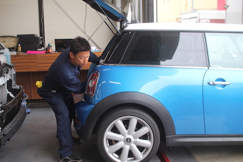 ミニ　クォーター　ヘコミ　修理　デントリペア