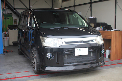 デリカ D5 ヘコミ　修理　デントリペア　ドア