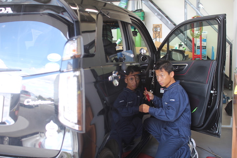 Nワゴン　ヘコミ　修理　デントリペア　ドア