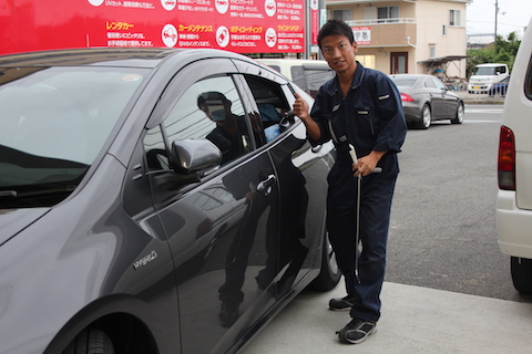 プリウス　ヘコミ　修理　デントリペア　ドア