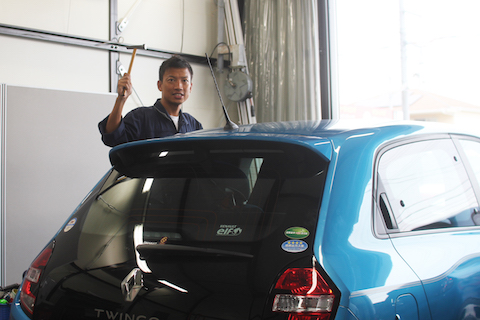 トゥインゴ　ルーフ　ヘコミ　修理　デントリペア