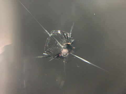 フロントガラス　飛び石　ウインドリペア