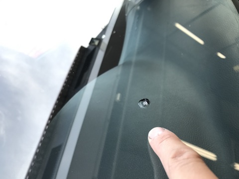 フロントガラス　飛び石　修理　ウインドリペア