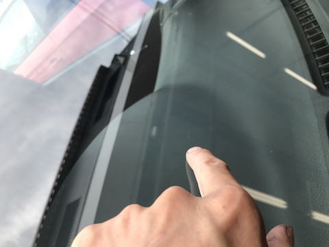 フロントガラス　飛び石　修理　ウインドリペア