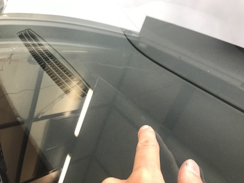 セレナ　フロントガラス　飛び石　修理　ウインドリペア