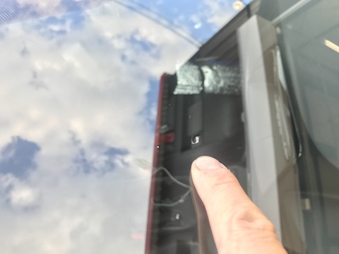 CX-5　フロントガラス　飛び石　修理　ウインドリペア