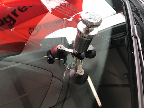 アウディ TT フロントガラス　飛び石　修理　ウインドリペア