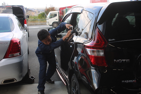 ノート　ドア　ヘコミ　修理　デントリペア