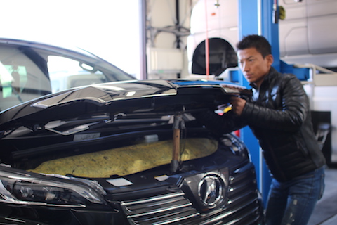 ヴェルファイア　新車　ヘコミ　修理　デントリペア　ボンネット