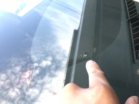 プリウスα　フロントガラス　飛び石　修理　ウインドリペア