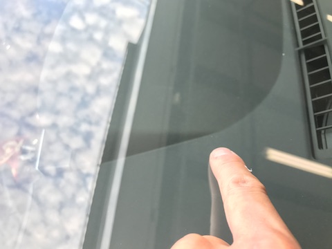 プリウスα　フロントガラス　飛び石　修理　ウインドリペア