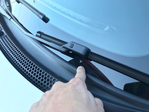 アバルト　595 フロントガラス　飛び石　修理　ウインドリペア