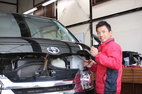 ハイエース　ボンネット　ヘコミ　修理　デントリペア