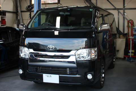 ハイエース　ボンネット　ヘコミ　修理　デントリペア