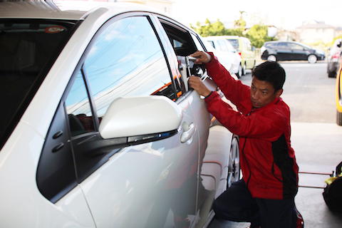 プリウス　ドア　ヘコミ　修理　デントリペア