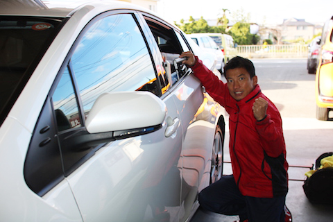 プリウス　ドア　ヘコミ　修理　デントリペア