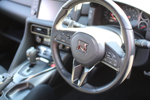 GTR 35 フロントガラス　飛び石　修理　ウインドリペア