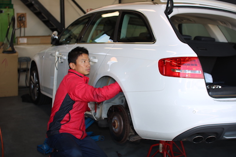 アウディ　S4 ヘコミ　修理　デントリペア　リアクォーター