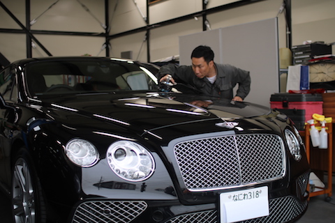 ベントレー　フロントガラス　飛び石　修理　ウインドリペア