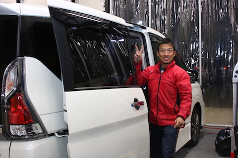 セレナ　ヘコミ　修理　デントリペア　リアゲート　ドア