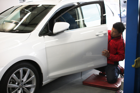 フォルクスワーゲン　ヴァリアント　ヘコミ　修理　デントリペア