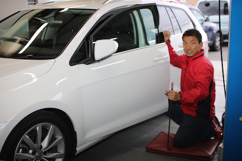 フォルクスワーゲン　ヴァリアント　ヘコミ　修理　デントリペア