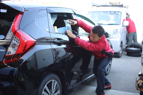 フィット ドアパンチ ヘコミ 修理 デントリペア ドア