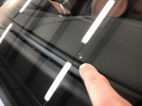 ベントレー　フロントガラス　飛び石　修理　ウインドリペア