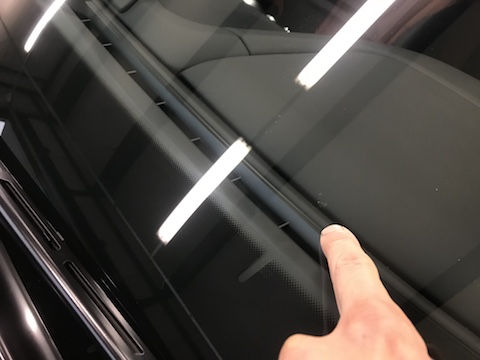 ベントレー　フロントガラス　飛び石　修理　ウインドリペア