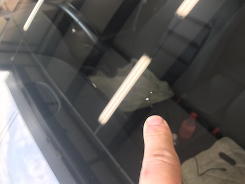 フロントガラスの傷、交換しないで15,000円で直します！