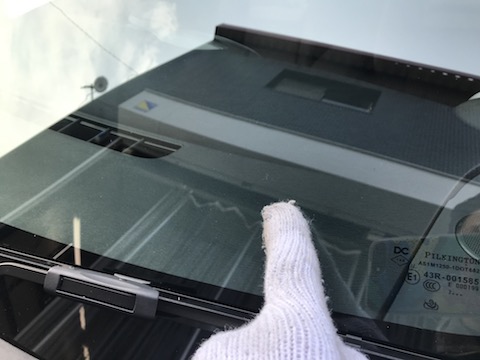 フロントガラスの飛び石修理、外車でも直ります！