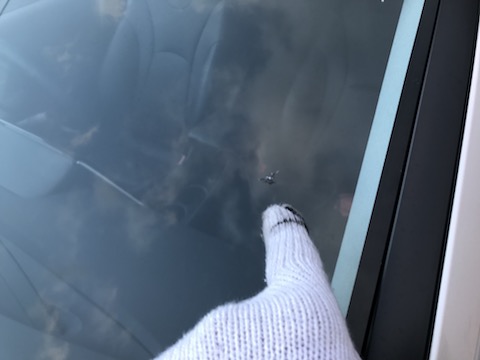 大阪のフロントガラス飛び石修理、断られた傷も直します！