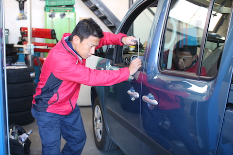 車のヘコミ、修理代が半額以下！