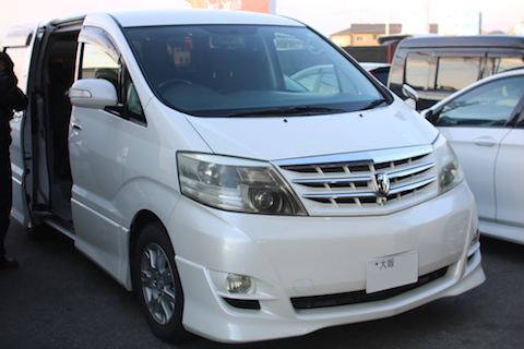 フロントガラスの飛び石被害、ガラス交換よりウインドリペア！