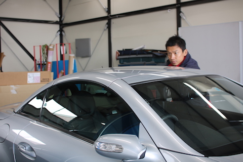 複雑なヘコミ修理も、板金塗装しないで直せる技術!