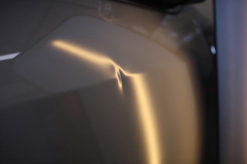 ドアパンチ被害、デントリペアなら跡もなく綺麗に復元！